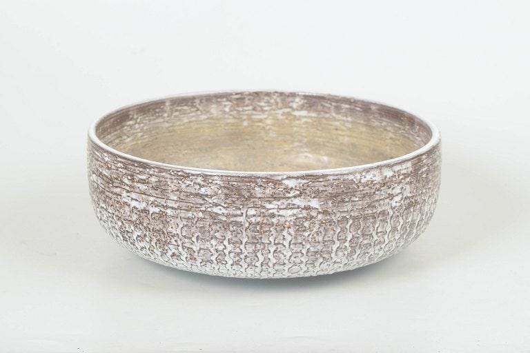 Mari Simmulson for Upsala Ekeby, Sweden. Round ceramic bowl with organic relief and silver-toned: Mari Simmulson for Upsala Ekeby, bowl. Round decorative bowl model 6024 with textured surface in glazed ceramic featuring organic relief and silver-toned finish. Origin: Sweden. Designer: Mari Simmuls