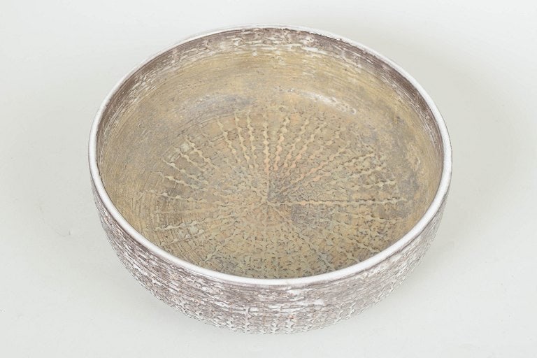 Mari Simmulson for Upsala Ekeby, Sweden. Round ceramic bowl with organic relief and silver-toned - 2