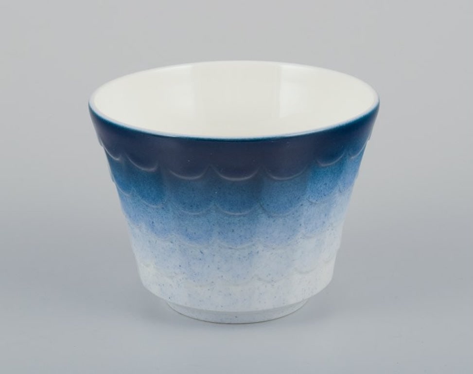 Wilhelm Kage for Gustavsberg, Sweden. Five porcelain plant pots. Glazed in orange and blue. 1960s. - 3