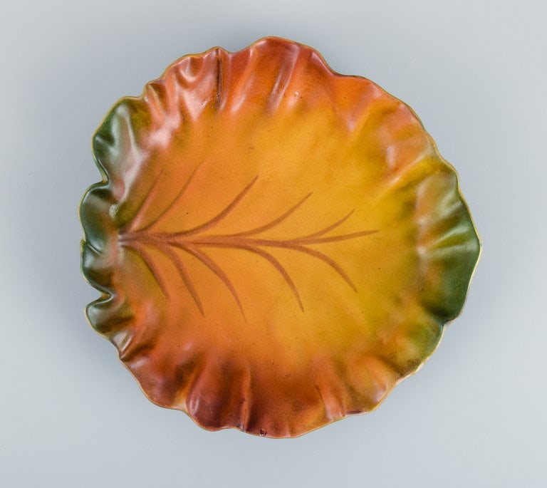 Ipsens, Denmark, leaf-shaped bowl. Glaze in autumn colours. - 4