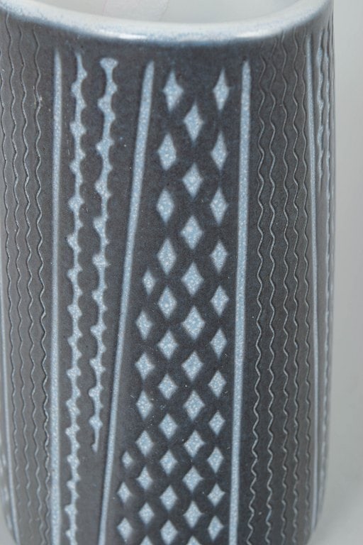 Mari Simmulson for Upsala Ekeby, Sweden. Cylindrical ceramic vase in grey-blue and white tones. - 3