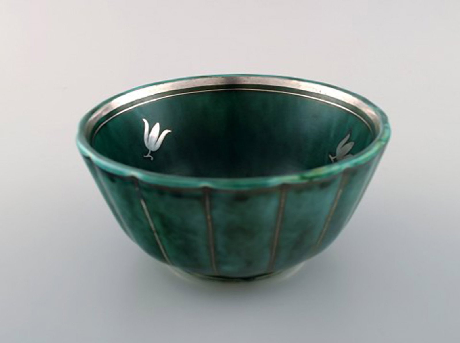 Wilhelm Kage, Gustavsberg, Argenta Art deco bowl decorated with flower buds. - 2