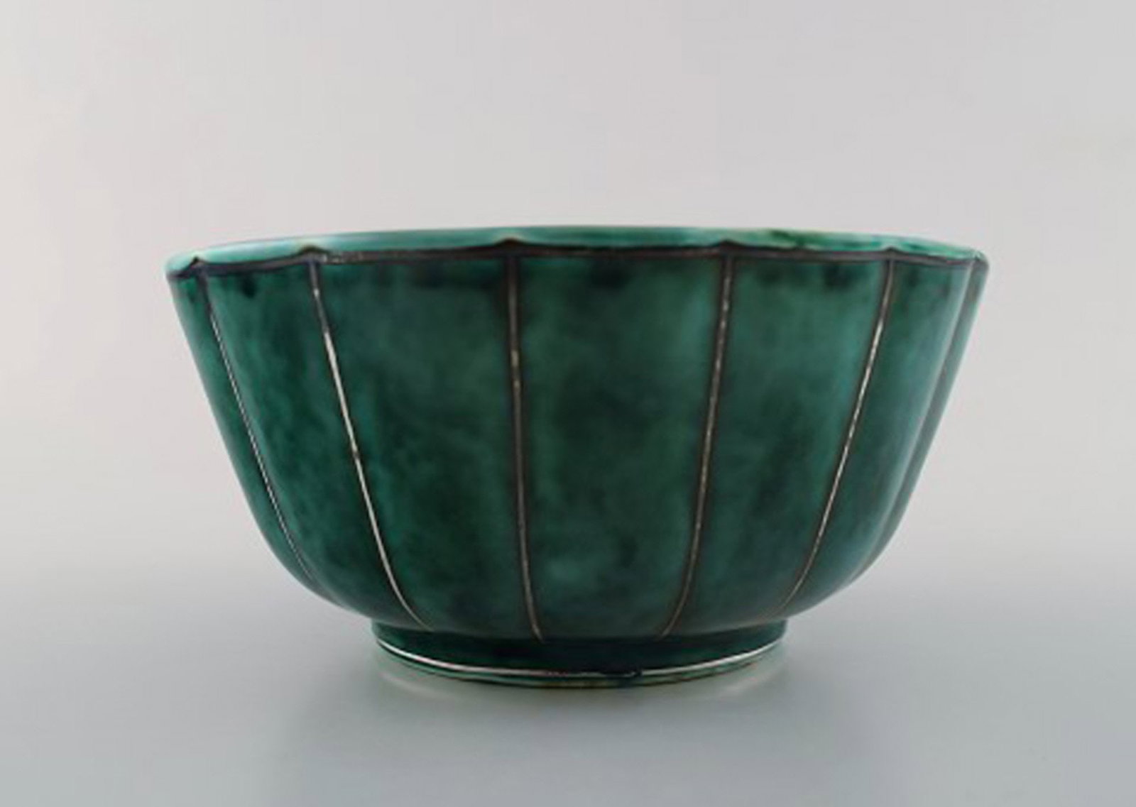 Wilhelm Kage, Gustavsberg, Argenta Art deco bowl decorated with flower buds. - 3