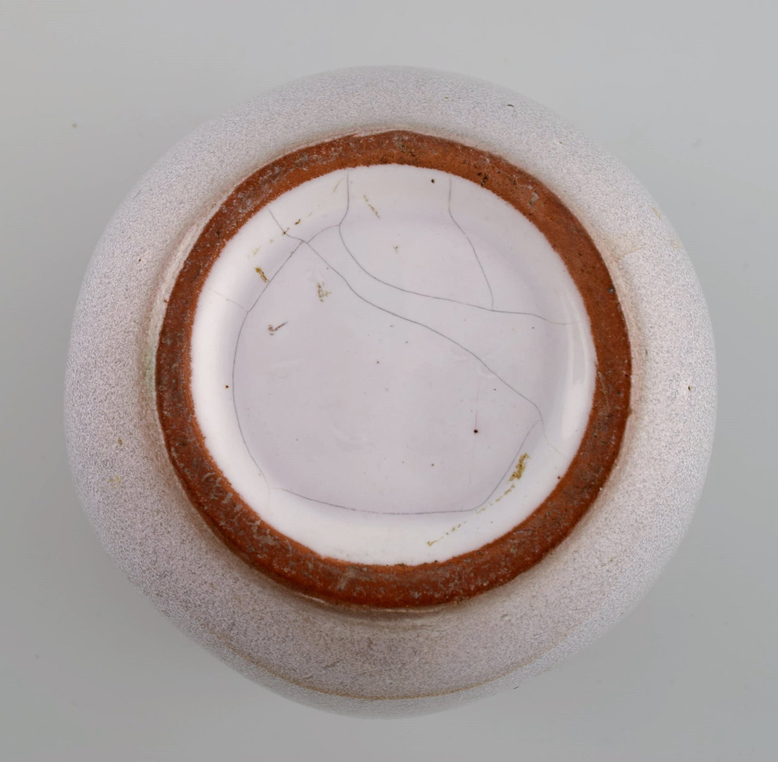 European studio ceramicist. Unique wavy edged vase in glazed stoneware. Beautiful speckled glaze. - 6
