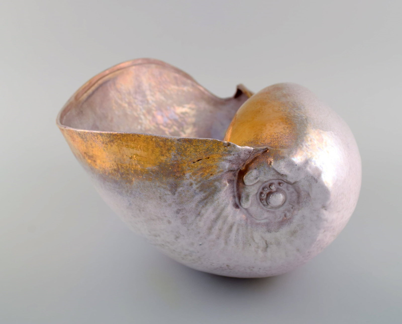 European studio ceramicist. Large unique sculpture designed as a conch in glazed ceramics. Beautiful - 3