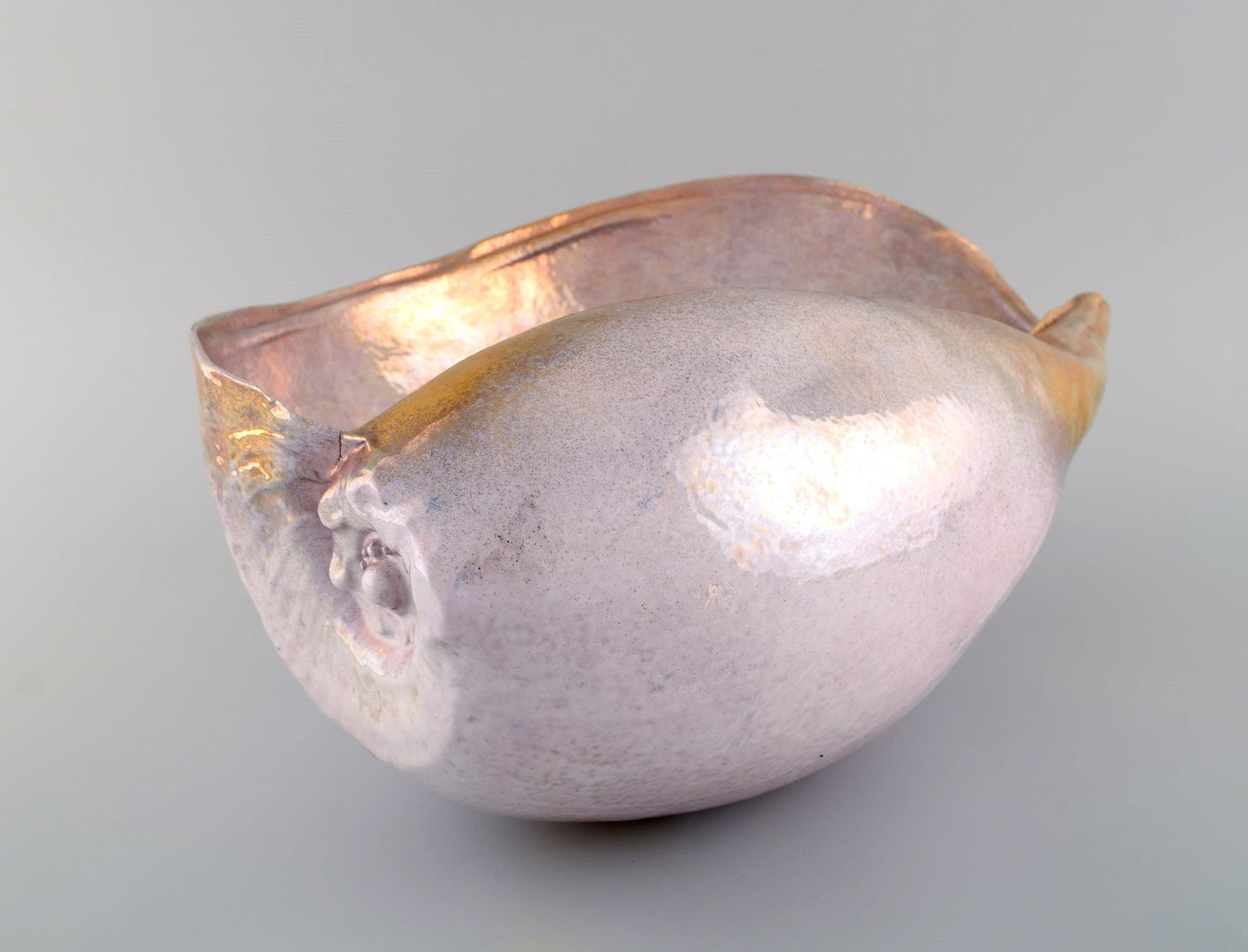 European studio ceramicist. Large unique sculpture designed as a conch in glazed ceramics. Beautiful - 6