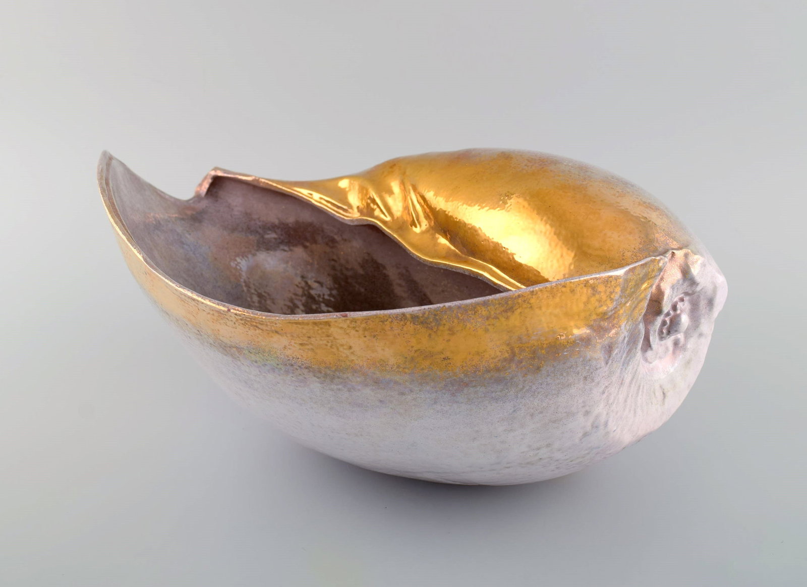 European studio ceramicist. Large unique sculpture designed as a conch in glazed ceramics. Beautiful - 7