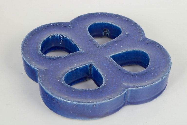 Gustavsberg, Sweden. Stoneware wall relief with hanging hole in four-lobed form and blue glaze. - 2