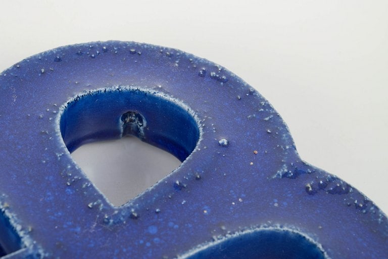 Gustavsberg, Sweden. Stoneware wall relief with hanging hole in four-lobed form and blue glaze. - 3