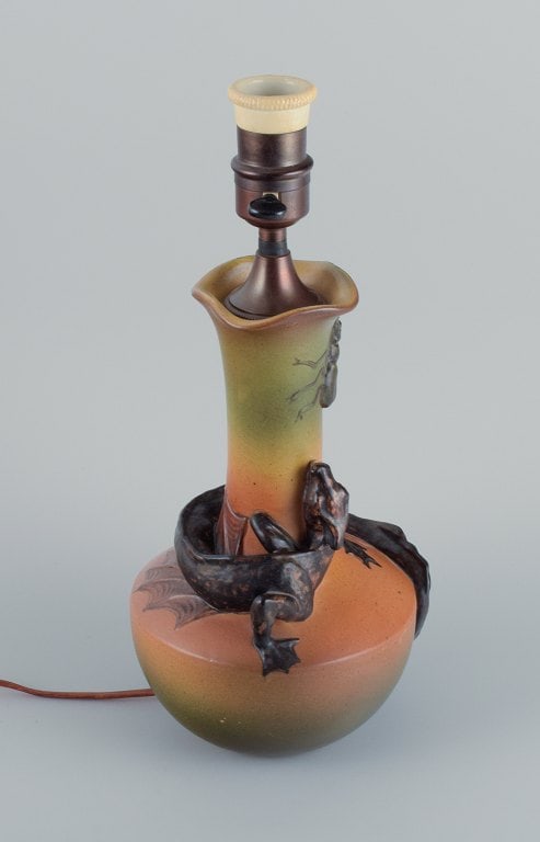 Ipsens, Denmark. Rare table lamp with lizard and beetle. - 2