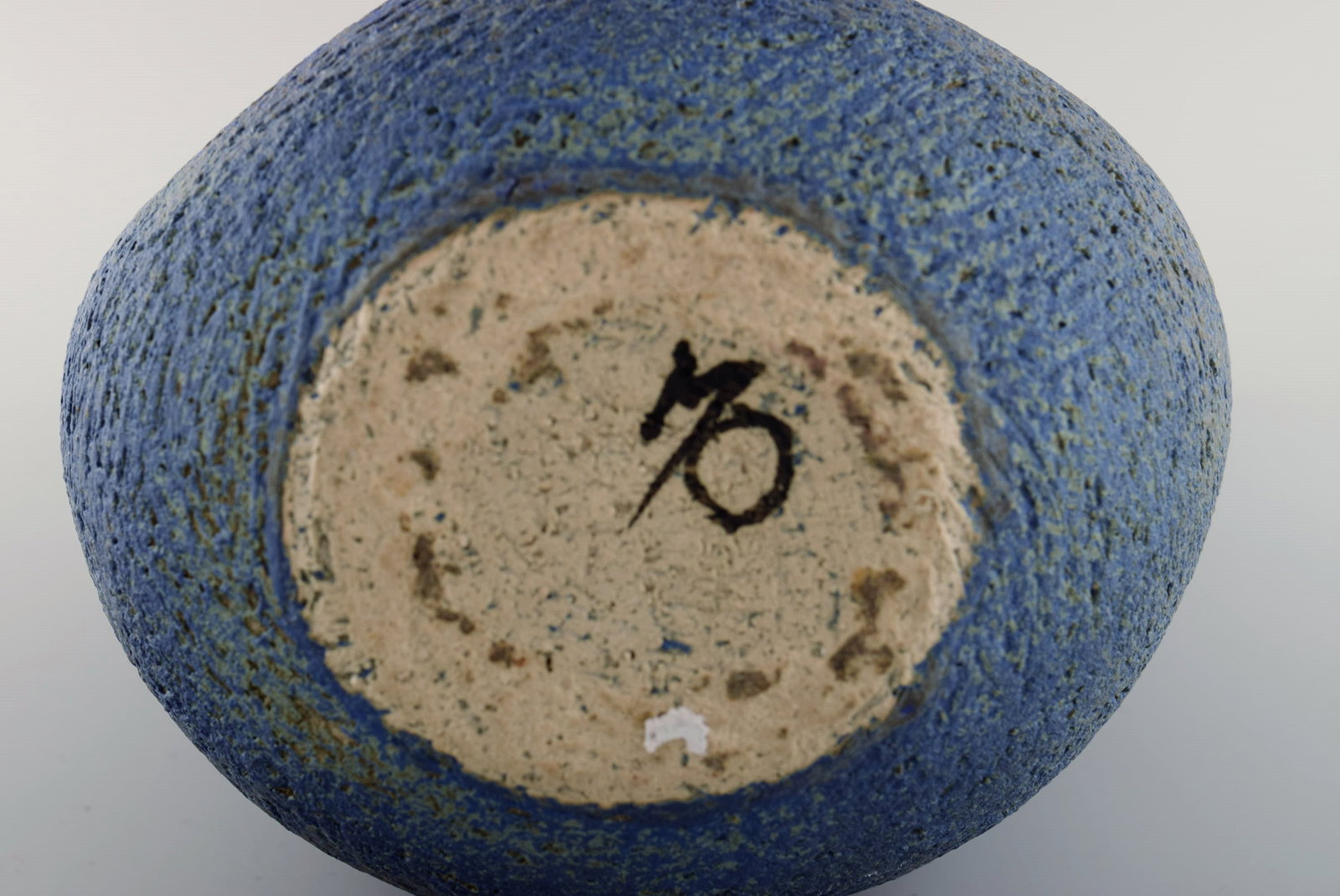 European studio ceramist. Large floor vase in glazed stoneware. Beautiful glaze in shades of blue. - 8