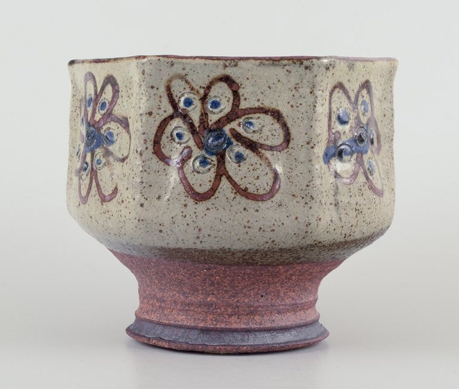 Birgit Krog, Danish ceramist. Unique hexagonal ceramic vase. Raku technique. Approximately 1970s. - 2