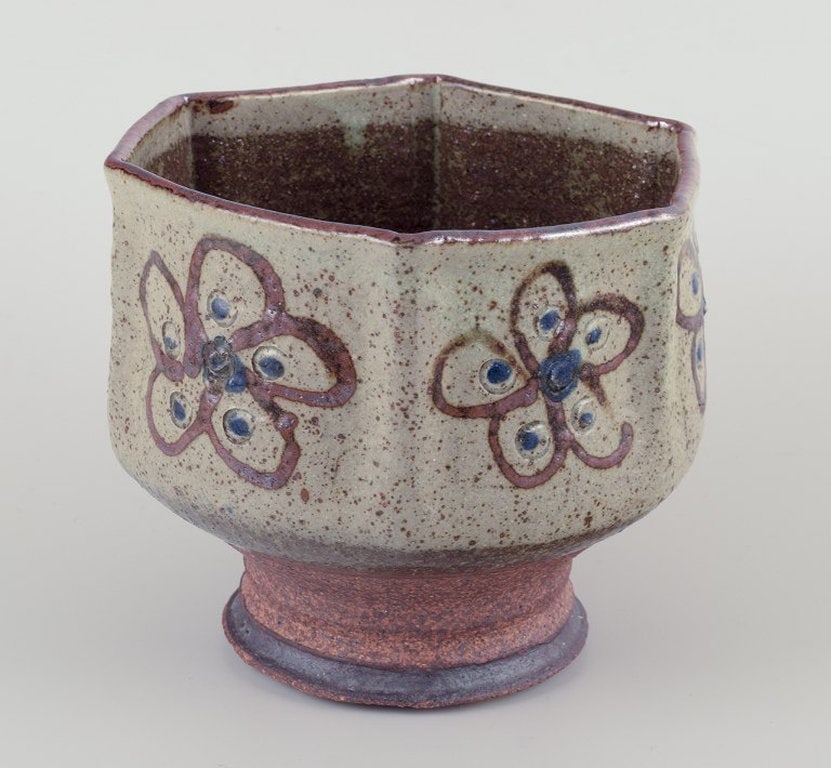 Birgit Krog, Danish ceramist. Unique hexagonal ceramic vase. Raku technique. Approximately 1970s. - 3