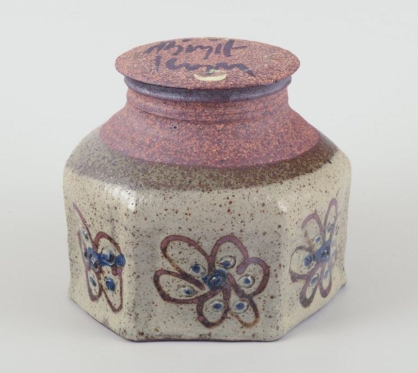 Birgit Krog, Danish ceramist. Unique hexagonal ceramic vase. Raku technique. Approximately 1970s. - 6