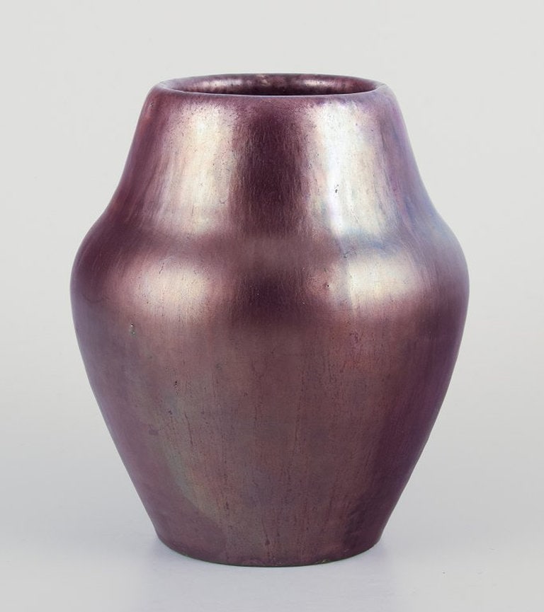 Soren Kongstrand, Danish ceramicist. Unique vase in shiny lustre glaze. Circa 1920. - 2