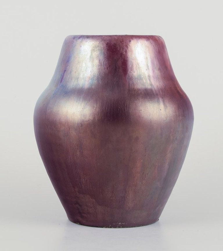 Soren Kongstrand, Danish ceramicist. Unique vase in shiny lustre glaze. Circa 1920. - 3