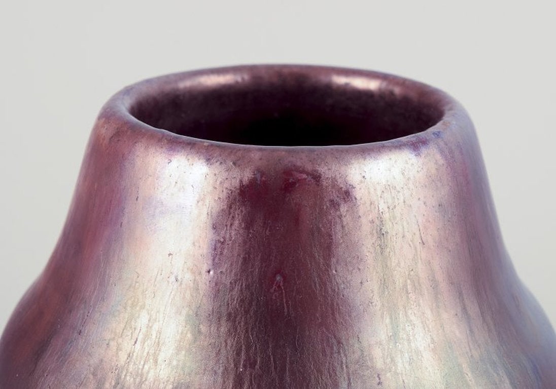Soren Kongstrand, Danish ceramicist. Unique vase in shiny lustre glaze. Circa 1920. - 4