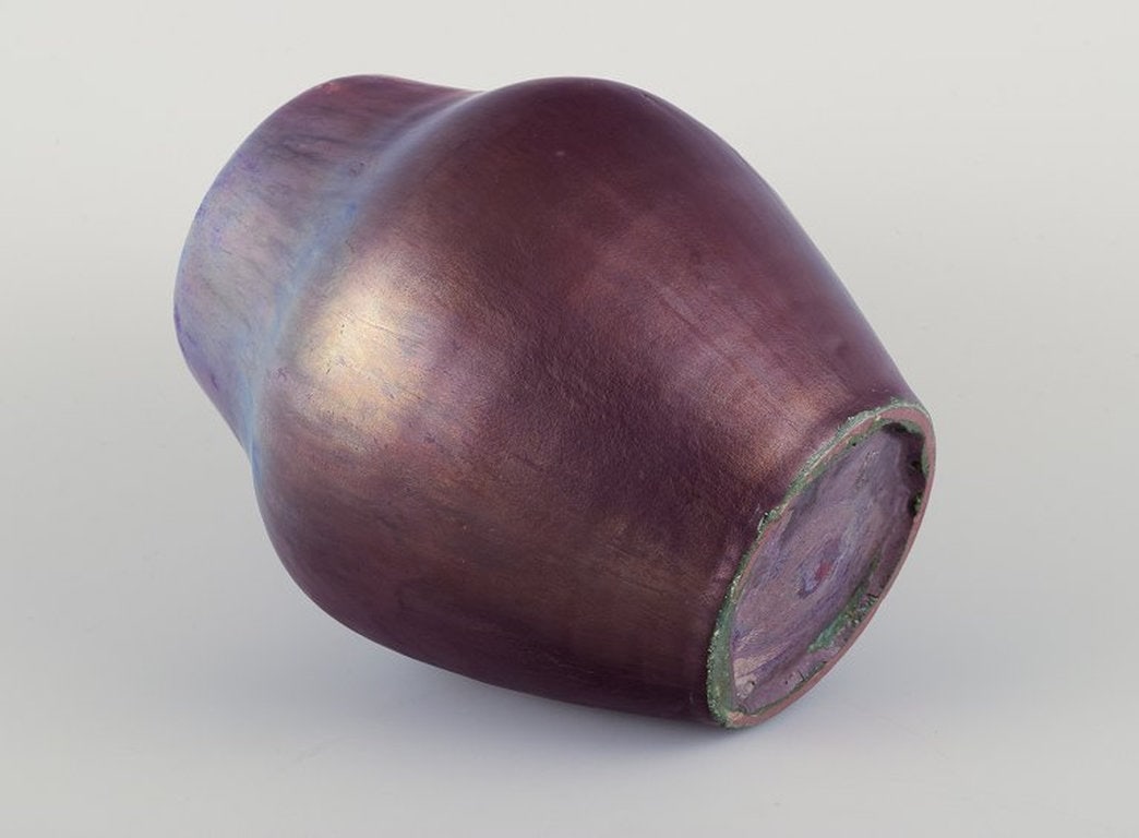 Soren Kongstrand, Danish ceramicist. Unique vase in shiny lustre glaze. Circa 1920. - 6