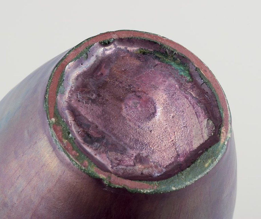 Soren Kongstrand, Danish ceramicist. Unique vase in shiny lustre glaze. Circa 1920. - 7