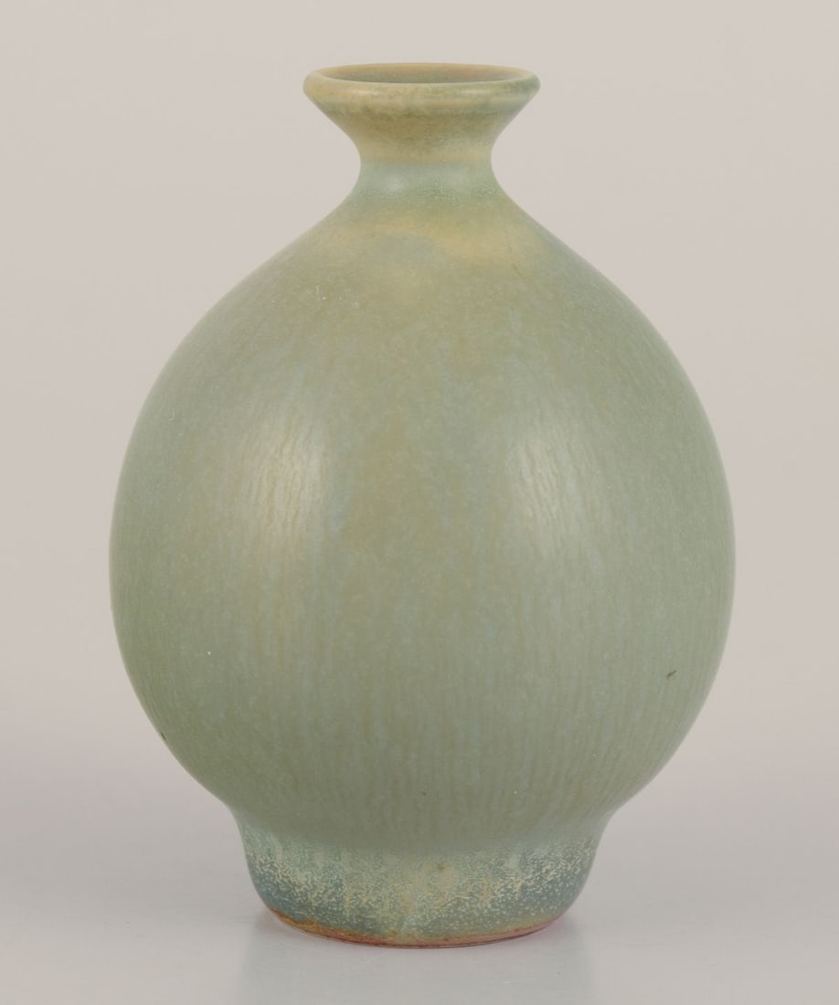 Berndt Friberg for Gustavsberg Studio. Miniature vase in glazed ceramic. Mid-20th C. - 3