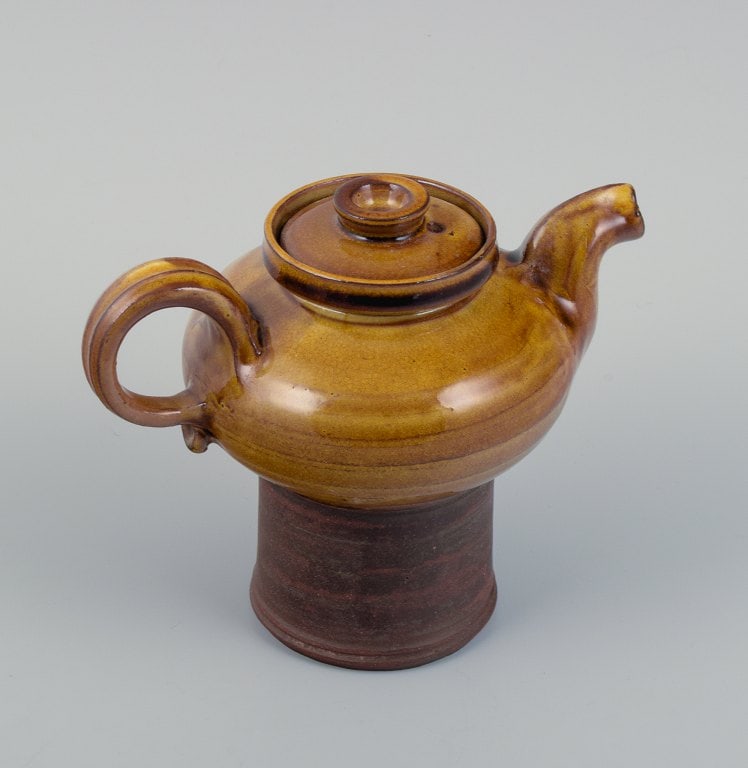Kahler, small teapot in uranium glaze. - 3