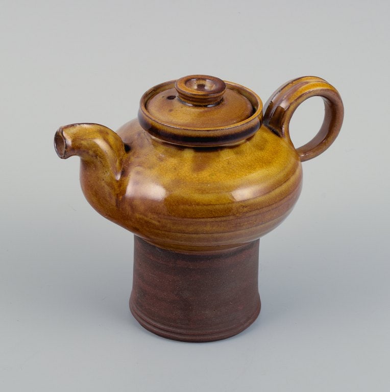 Kahler, small teapot in uranium glaze. - 4