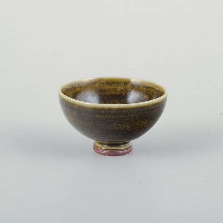 Berndt Friberg for Gustavsberg, Sweden. Small, elegant stoneware bowl with simple, balanced form.: Berndt Friberg, stoneware bowl, studio hand for Gustavsberg. Small, elegant stoneware bowl, executed as a studio hand piece by Berndt Friberg in his atelier for Gustavsberg, Sweden, mid-20th century.