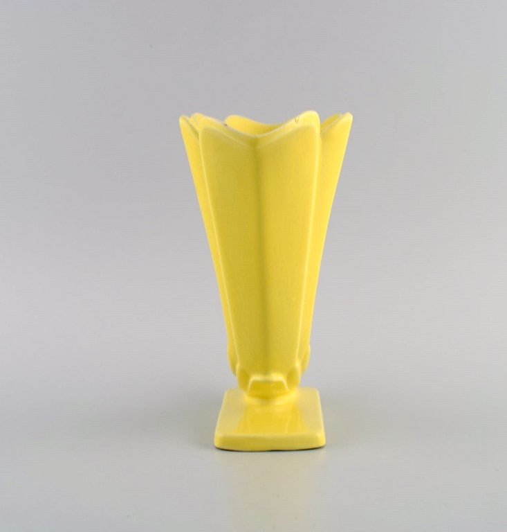 European studio ceramist. Unique vase in glazed ceramics. Beautiful glaze in shades of yellow. Mid - 2