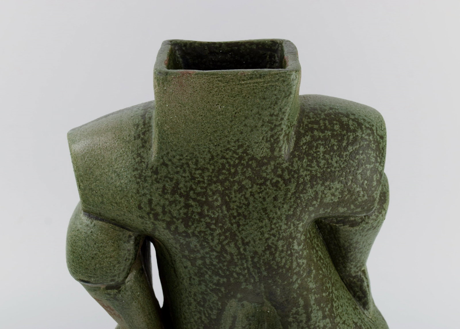French studio potter. Organically shaped unique vase in glazed stoneware. Beautiful glaze in dark - 3