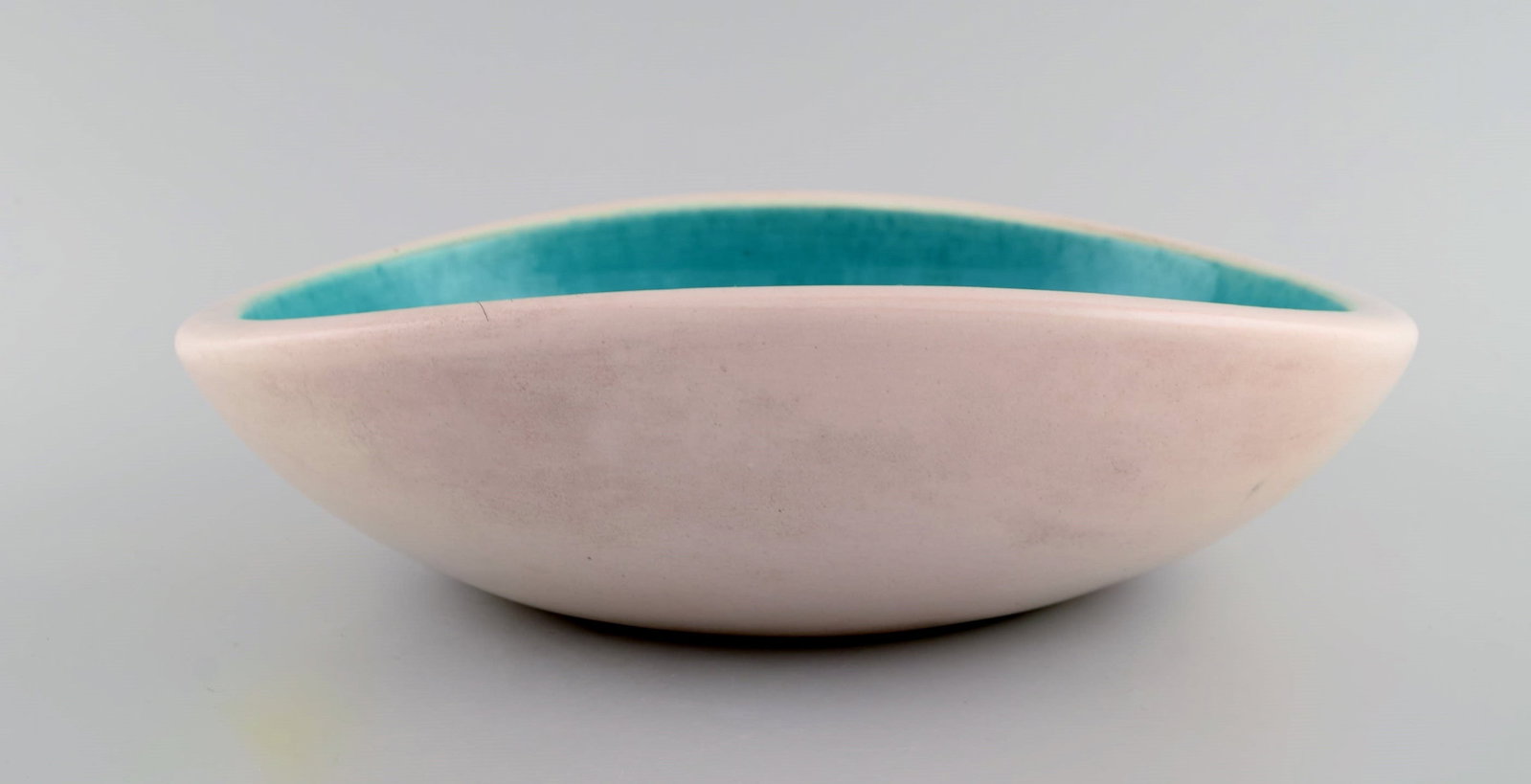 Keramos Sèvres, France. Large bowl in glazed stoneware. Beautiful turquoise glaze. Clean design, - 4