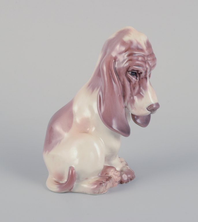 Dahl Jensen porcelain figurine of a sitting Basset Hound. - 2