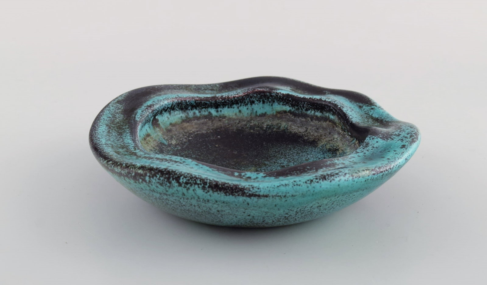 Nils Kahler (1906-1979) for Kahler. Bowl in glazed ceramics. Beautiful glaze in turquoise and dark - 2