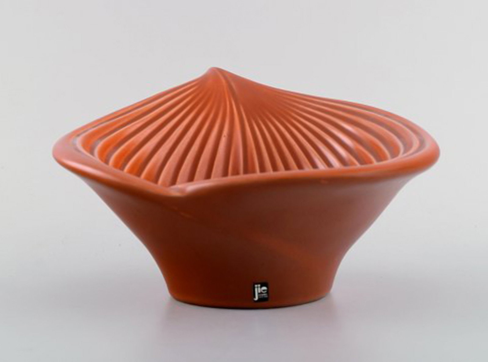 Jie, Sweden. Retro bowl in glazed ceramics. Beautiful glaze in dark orange tones. 1980s. - 2