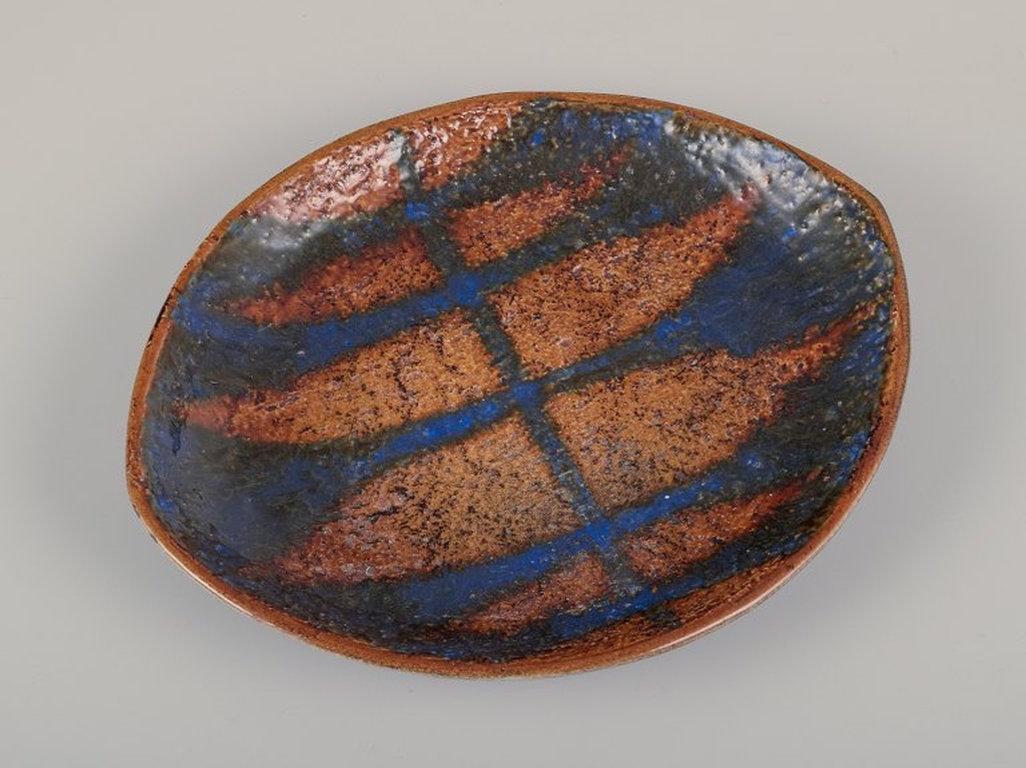Mari Simmulson for Upsala Ekeby, Sweden. Low ceramic bowl with glaze in blue and ochre tones. - 2