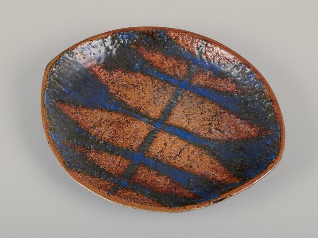 Mari Simmulson for Upsala Ekeby, Sweden. Low ceramic bowl with glaze in blue and ochre tones. - 3