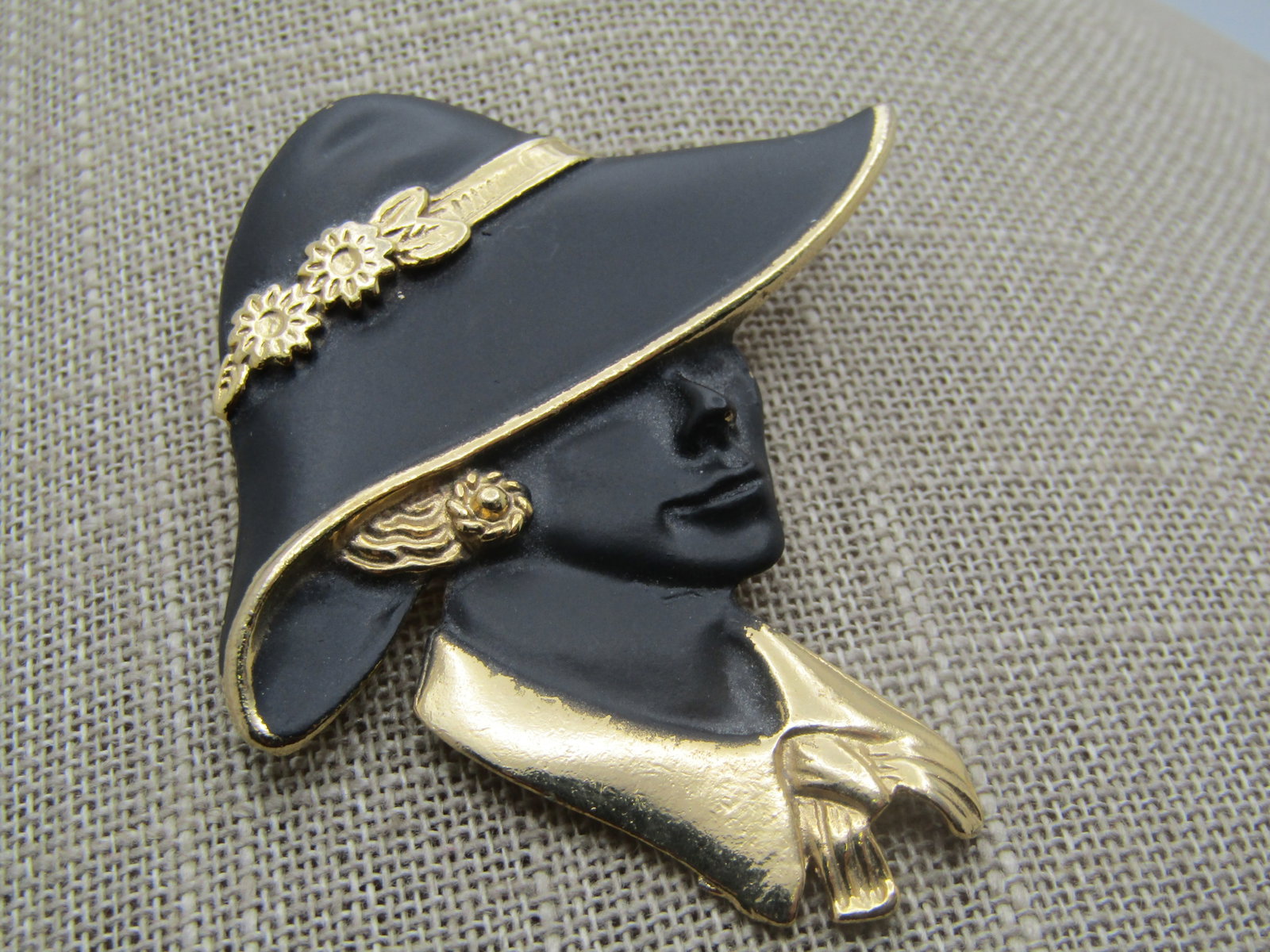 Vintage Black Enameled Vogue Brooch, 1980's, Woman in Hat - 2