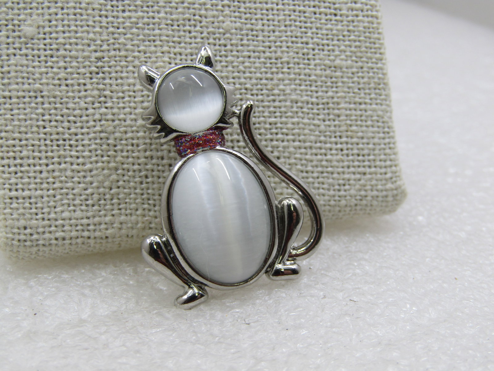 Vintage White Moonstone Cat Brooch, 1.5" by 1". - 2
