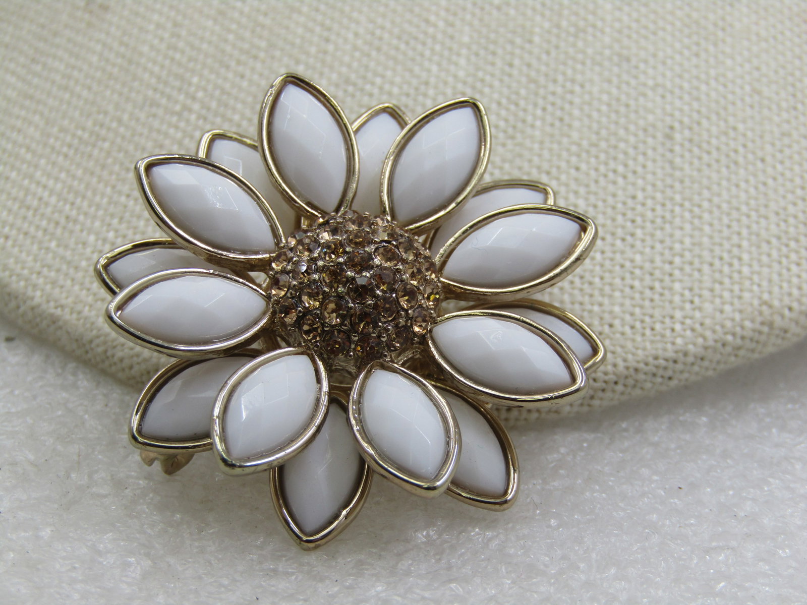 Vintage Napier White & Yellow Tiered Blossom, 1960's-1980's, 1.5" - 2