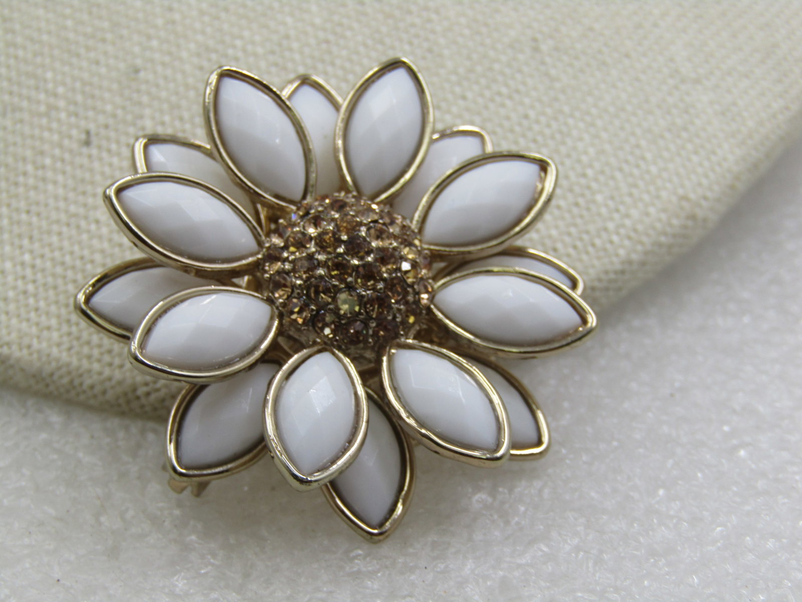 Vintage Napier White & Yellow Tiered Blossom, 1960's-1980's, 1.5" - 3