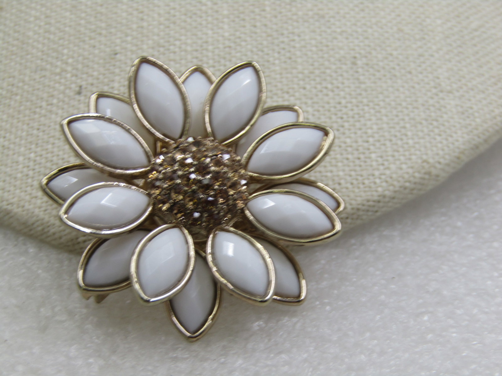 Vintage Napier White & Yellow Tiered Blossom, 1960's-1980's, 1.5" - 4