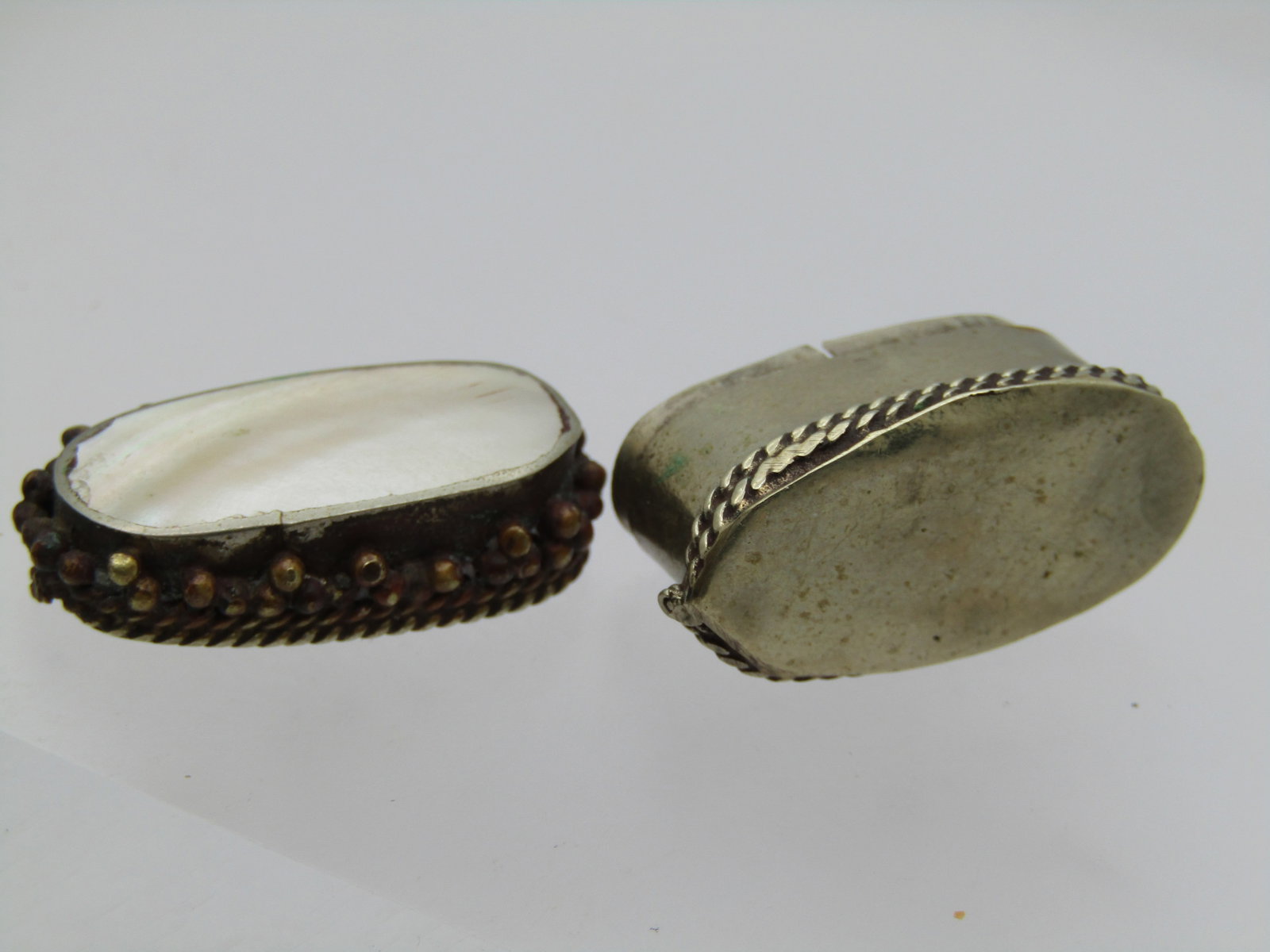 Vintage Mother-of-Pearl Pill Box, Bali Themed, 1" by 1/2", 1970's - 3