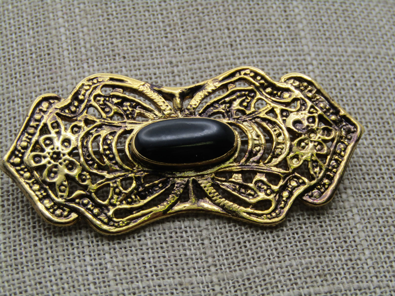 Vintage Gold Tone Victorian Themed Brooch, Black stone, 2.25", 1980's-1990's - 3