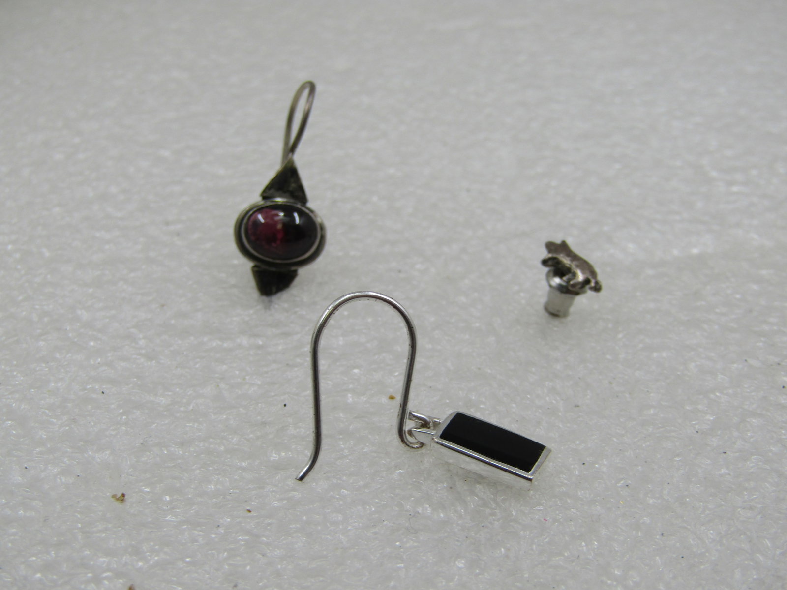 Vintage 3 Single Sterling Silver Earrings, Pierced: Title: Vintage 3 Single Sterling Silver Earrings, Pierced Description: Vintage 3 Single Sterling Silver Earrings, Pierced, amethyst bezel-set oval that is appx. 8mm by 6mm raised up from the pionted