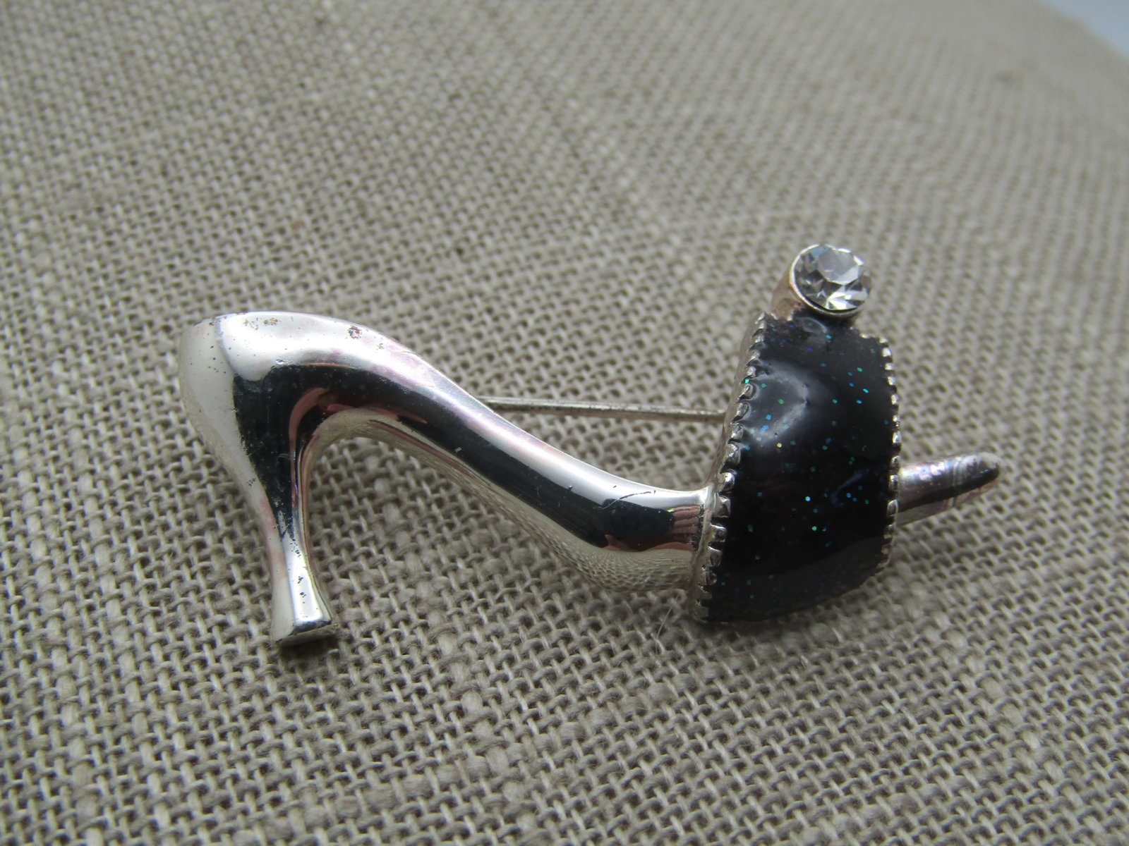 Enameled High Heel Shoe with Rhinestone Brooch, 1990's, Signed - 4