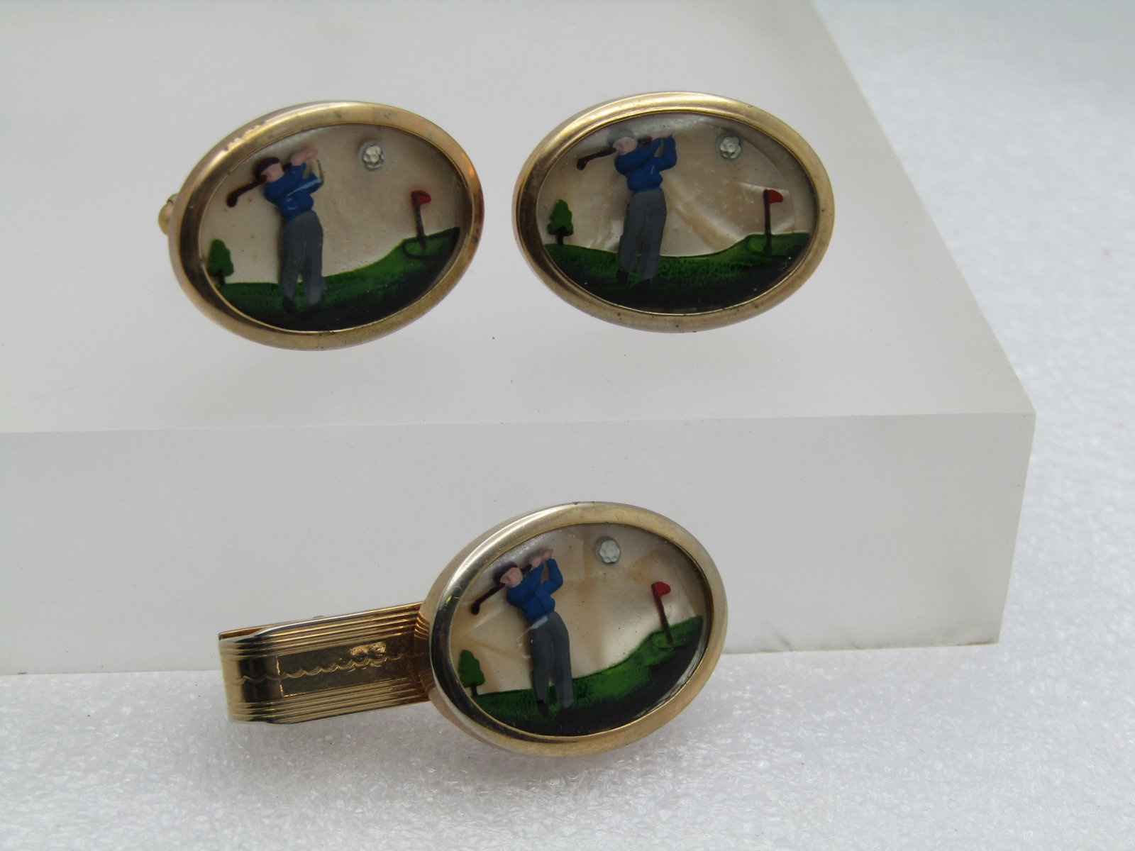 Vintage Reverse Painted Golf Scene Cufflinks, Tie Bar, Mid-Century, Signed Marvel - 2