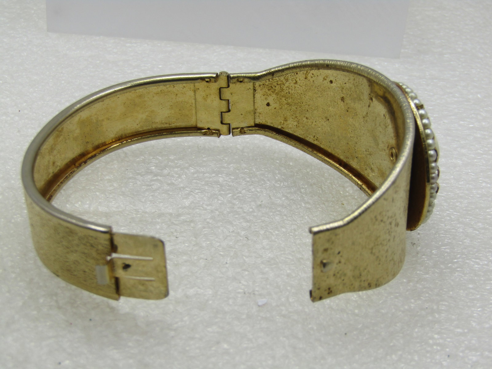 Vintage Wide Hinged Cameo Bracelet, 7", Gold tone, 1960's - 6