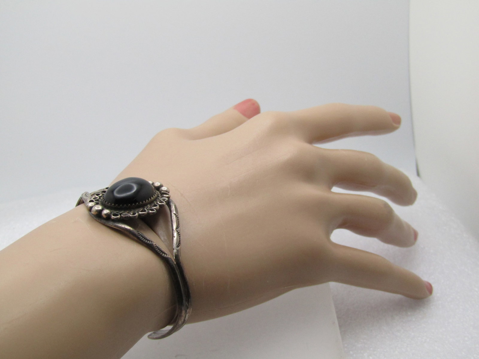 Vintage Sterling Southwestern Onyx Cuff Bracelet, 6", 1960's-1970's - 5