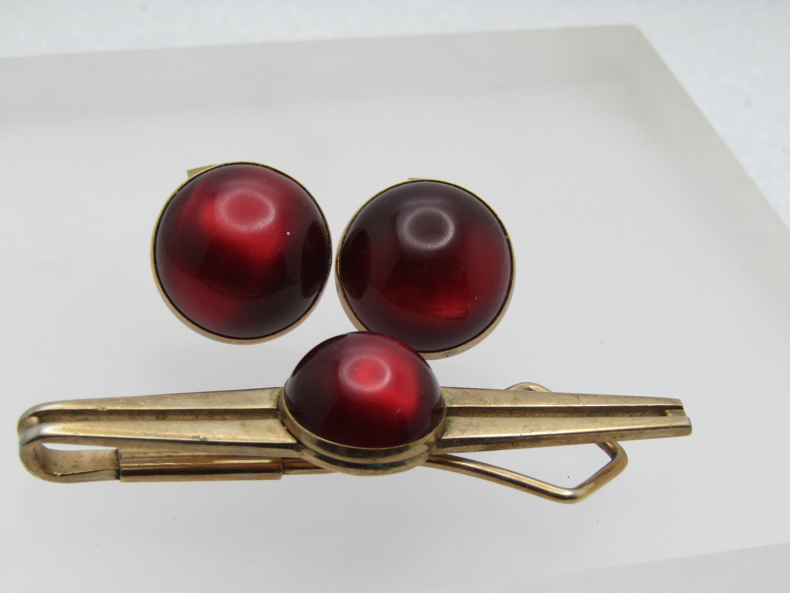 Vintage Swank Red Moonglow Cufflinks Tie Bar Set, 1940's-1950's (1 of 5)