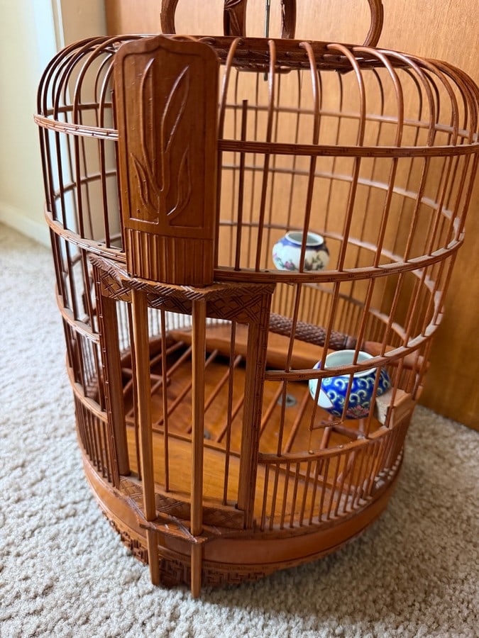 Vintage Hand-Carved Chinese Bamboo Birdcage with Porcelain Feeders (Mid-to-Late 20th Century) - 2