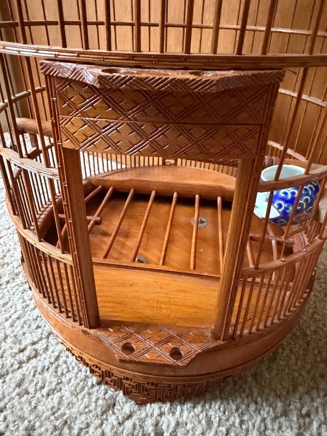 Vintage Hand-Carved Chinese Bamboo Birdcage with Porcelain Feeders (Mid-to-Late 20th Century) - 3